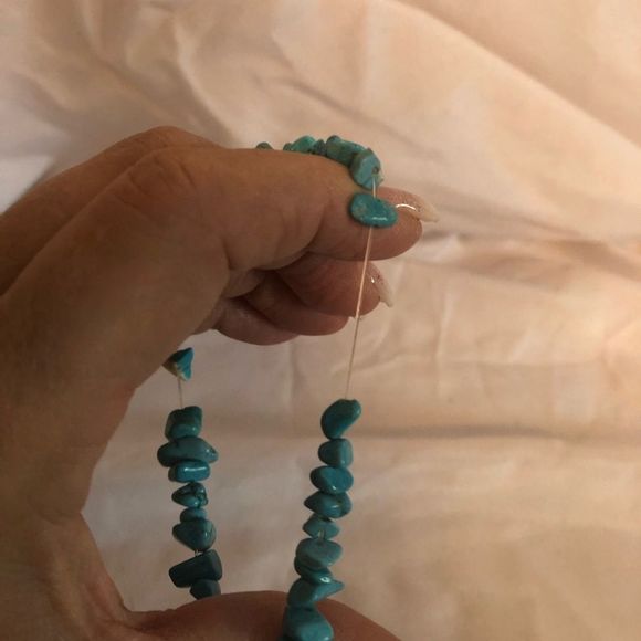 Turquoise chip handmade bracelet - Picture 2 of 3